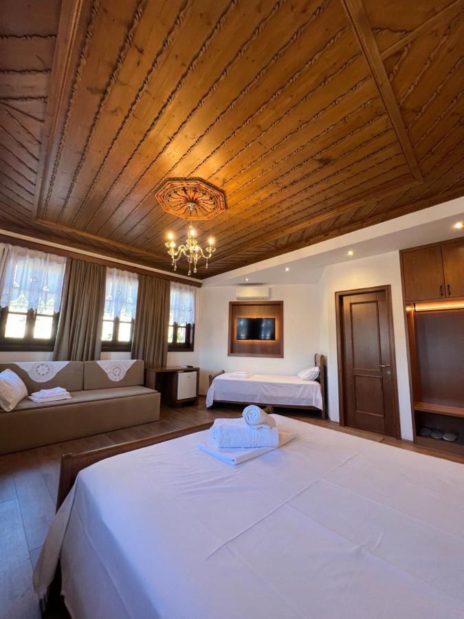 Hotel With Castle View Gjirokastër Eksteriør billede