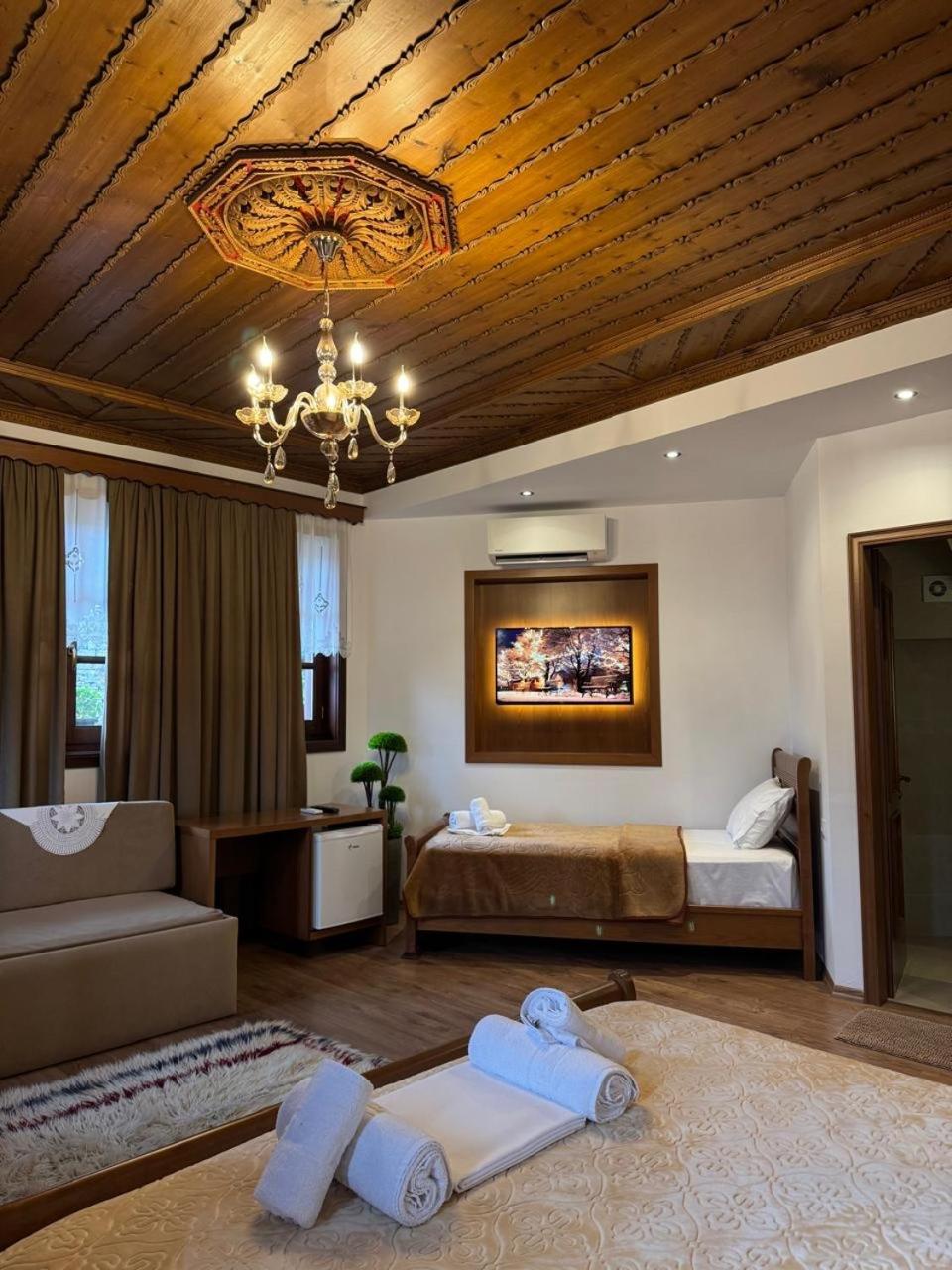 Hotel With Castle View Gjirokastër Eksteriør billede